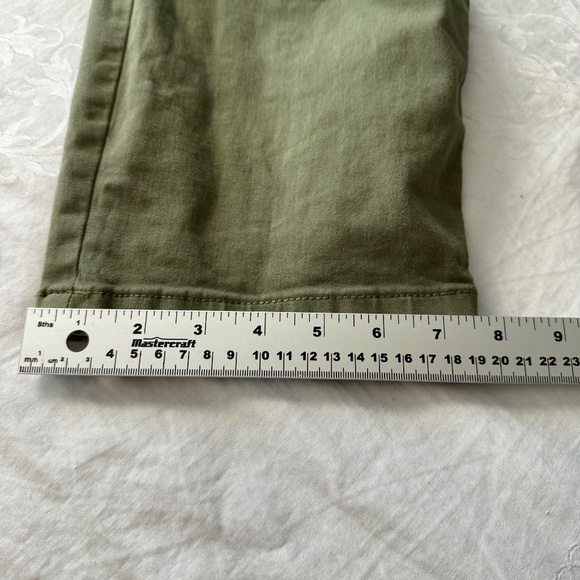 Torrid Women's High-Rise Army Green Chino Cropped Pants Size 22 Pockets - Picture 12 of 13